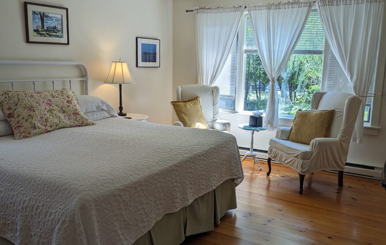 Cape House Studio room with a king bed and a twin bed next to the window