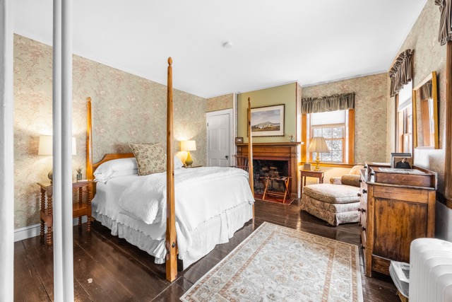 Queen size four poster bed with dresser, chaise lounge and area rug