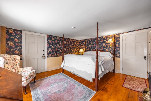 Room 4 with a King-size bed and sitting area with hardwood floors