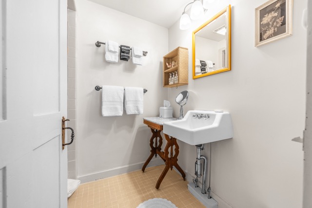 Room 7 bathroom with a small sink and mirror